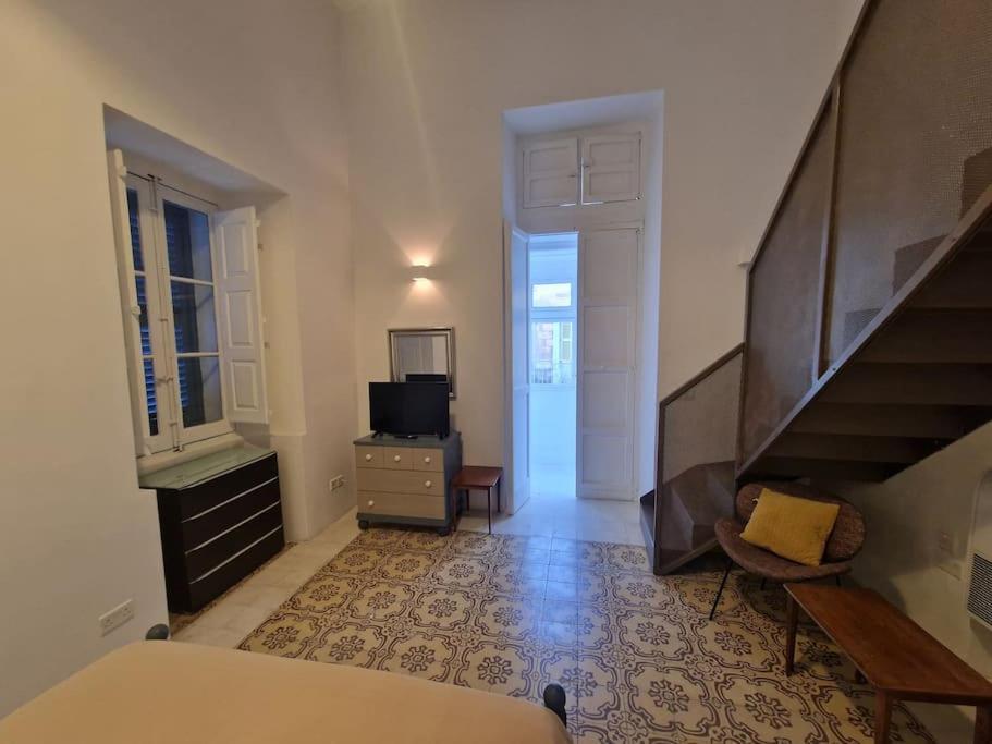 No 60, 2Nd Floor, Centrally Located, Fully Equipped Studio Apt อิล-เฟอร์ยานา ภายนอก รูปภาพ